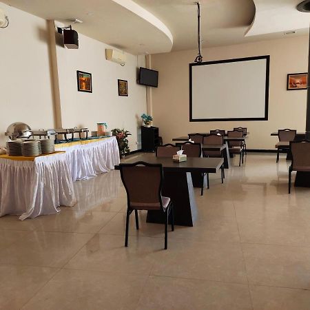Os Hotel Tanjung Uncang Sagulung Buitenkant foto