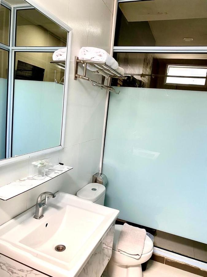 Os Hotel Tanjung Uncang Sagulung Buitenkant foto