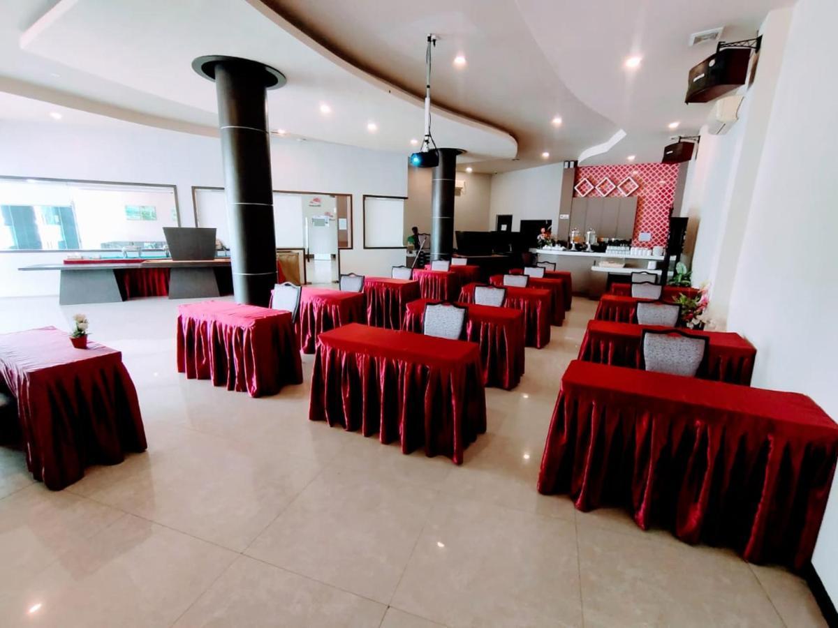 Os Hotel Tanjung Uncang Sagulung Buitenkant foto