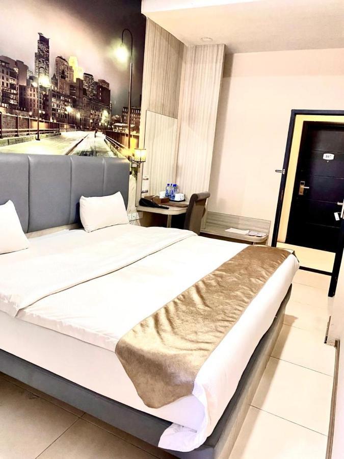Os Hotel Tanjung Uncang Sagulung Buitenkant foto