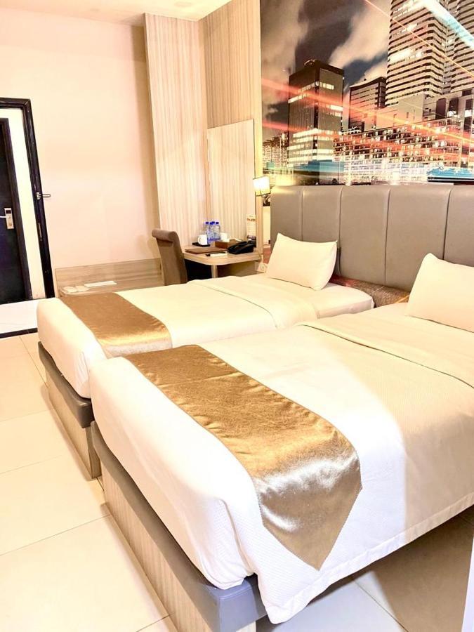 Os Hotel Tanjung Uncang Sagulung Buitenkant foto