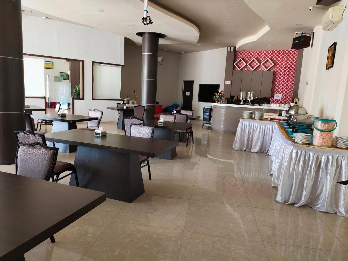 Os Hotel Tanjung Uncang Sagulung Buitenkant foto
